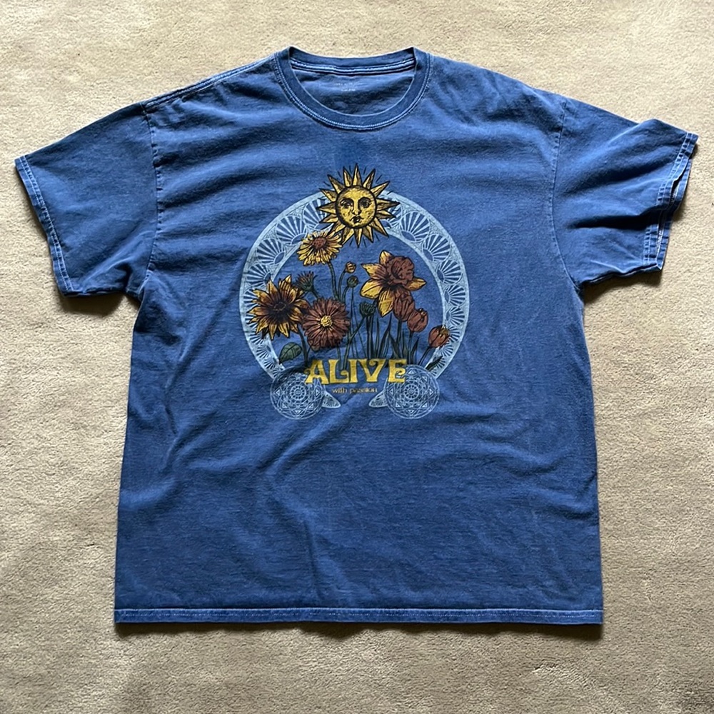 Urban outfitters graphic tee, size S/M